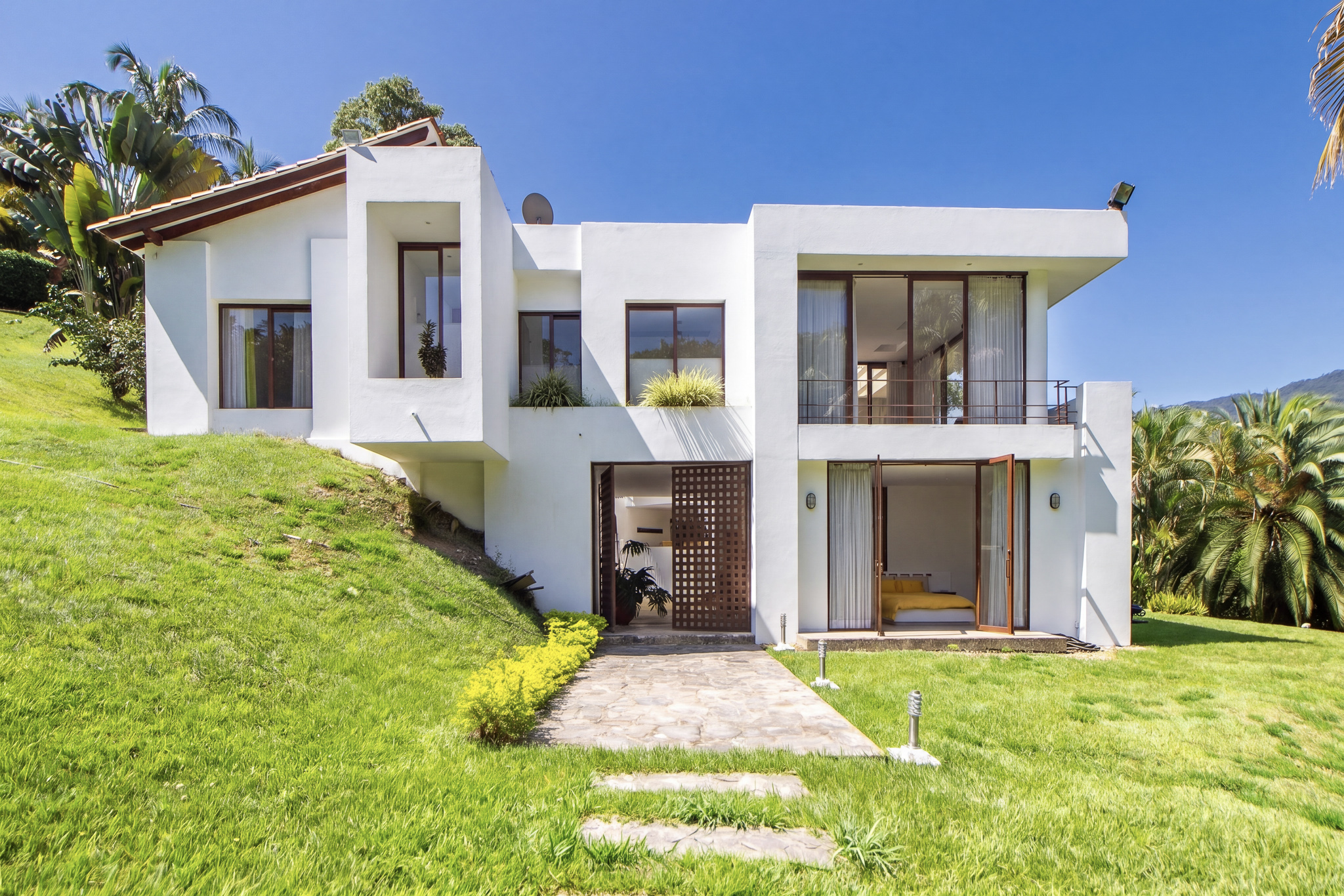 Exterior after Clear Midday preset