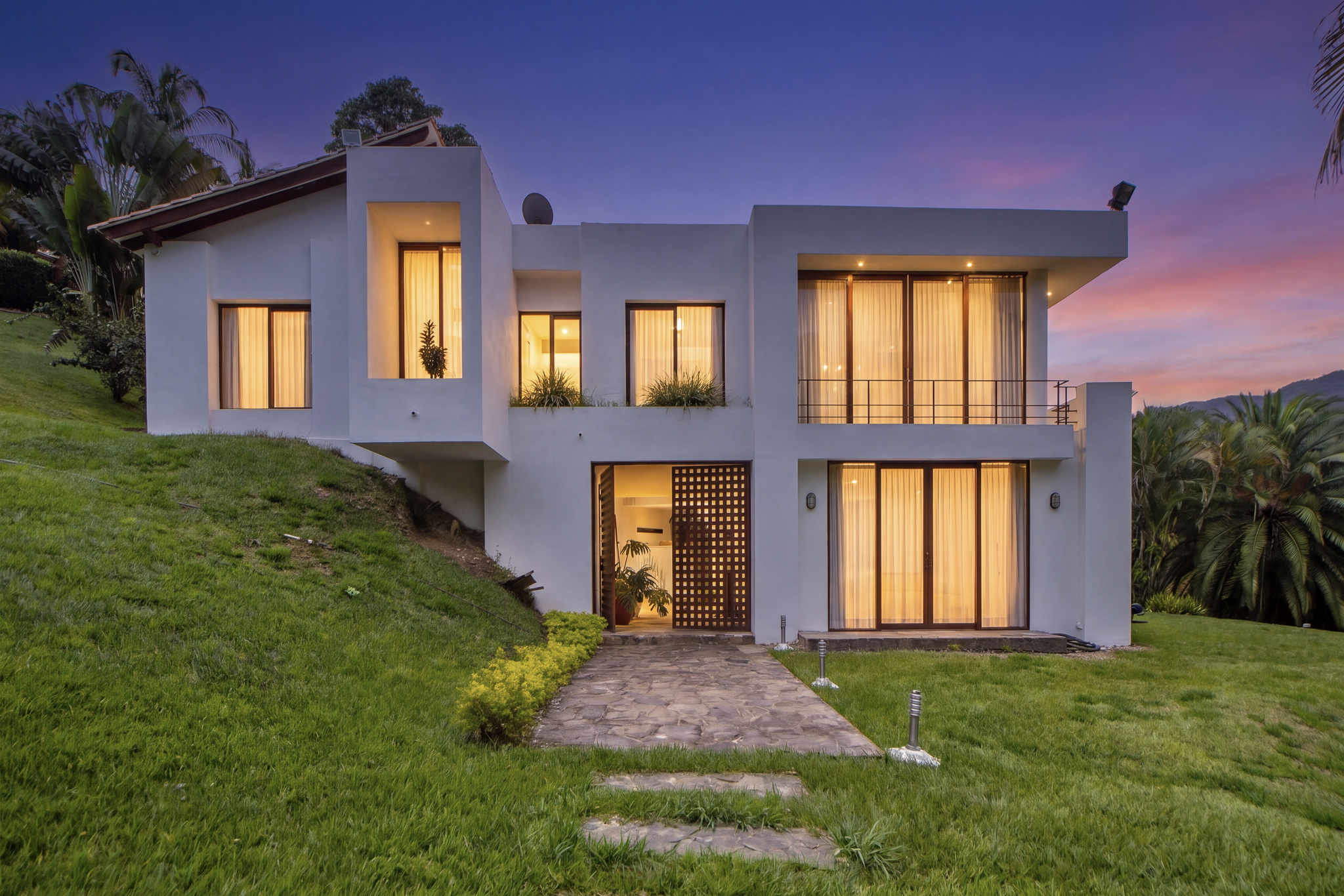 Exterior after Twilight Hero with Curtains preset